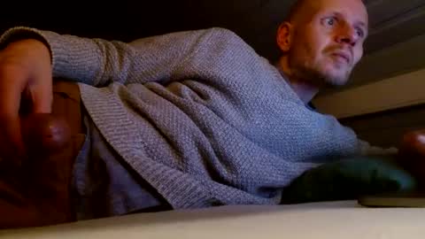 Snapshot of zolexthomas chatting on December 6, 8:40 pm zolexthomas online show from December 6, 8:40 pm