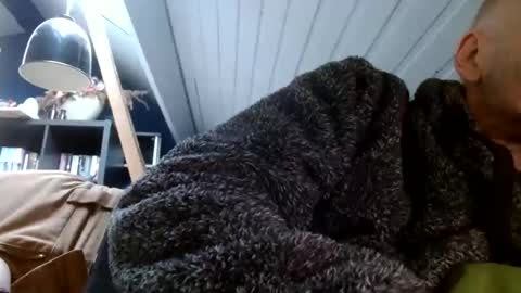 Snapshot of zolexthomas chatting on December 10, 10:28 am zolexthomas online show from December 10, 10:28 am