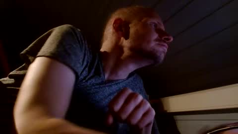 Snapshot of zolexthomas chatting on December 10, 10:37 pm zolexthomas online show from December 10, 10:37 pm