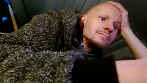 Snapshot of zolexthomas chatting on December 11, 3:37 pm zolexthomas online show from December 11, 3:37 pm