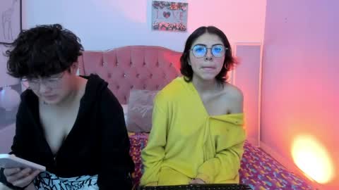 Snapshot of zooble_28 chatting on June 5, 12:55 pm Nick And Mia online show from June 5, 12:55 pm