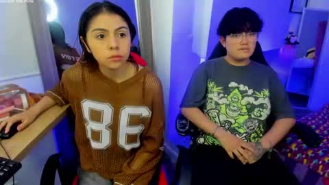 Snapshot of zooble_28 chatting on June 16, 12:30 pm Nick And Mia online show from June 16, 12:30 pm