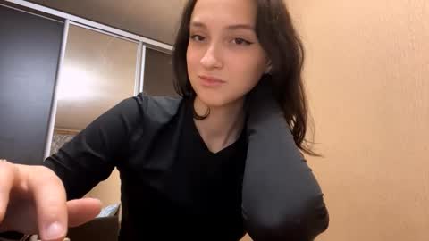 Snapshot of zoraidaartale chatting on December 17, 2:23 pm Lisa online show from December 17, 2:23 pm