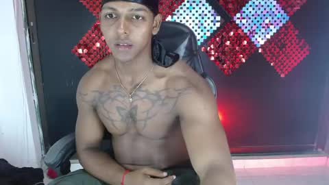 Snapshot of zoriel_derox chatting on April 29, 5:52 pm Zoriel online show from April 29, 5:52 pm
