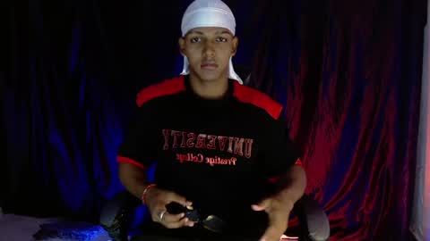 Snapshot of zoriel_derox chatting on June 1, 6:31 pm Zoriel online show from June 1, 6:31 pm