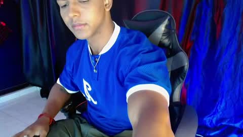 Snapshot of zoriel_derox chatting on June 7, 6:22 pm Zoriel online show from June 7, 6:22 pm