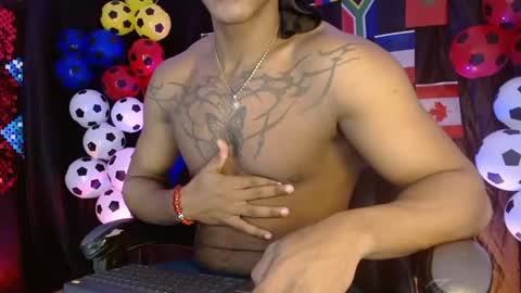 Snapshot of zoriel_derox chatting on June 22, 6:27 pm Zoriel online show from June 22, 6:27 pm