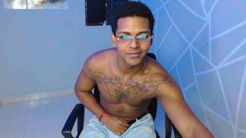 Snapshot of zoriel_derox chatting on July 29, 5:49 am Zoriel online show from July 29, 5:49 am