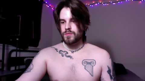 zorvello_83 online show from April 21, 7:17 pm