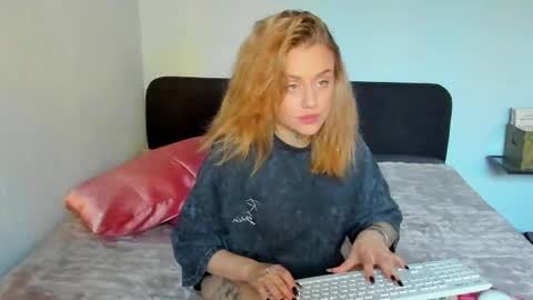 Snapshot of zorynvaal chatting on June 3, 4:45 pm Mia online show from June 3, 4:45 pm