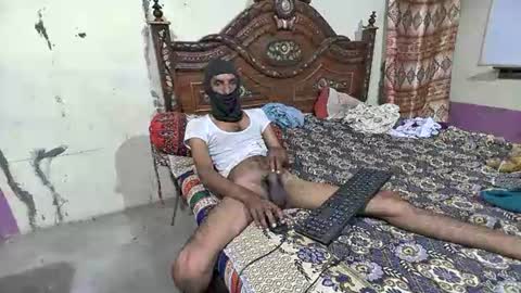 zoyakhan803 online show from May 11, 9:01 pm