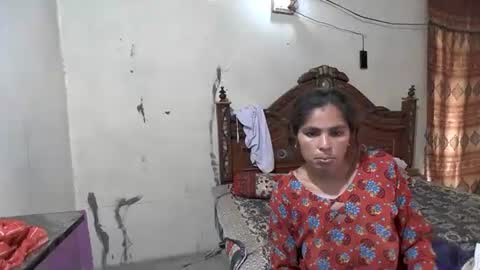zoyakhan803 online show from May 14, 7:37 am