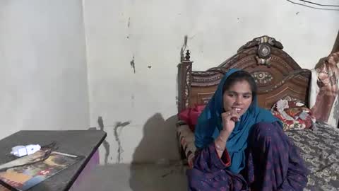 zoyakhan803 online show from May 24, 10:37 pm