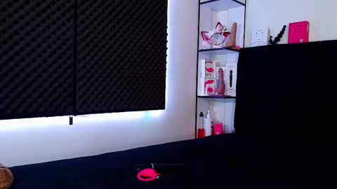 zpzphot online show from February 15, 8:27 pm