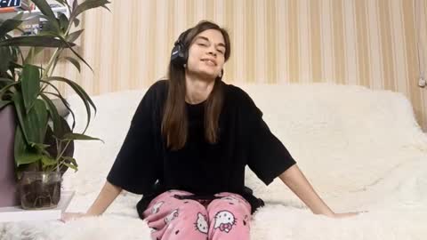 Joan  online show from March 3, 4:07 am