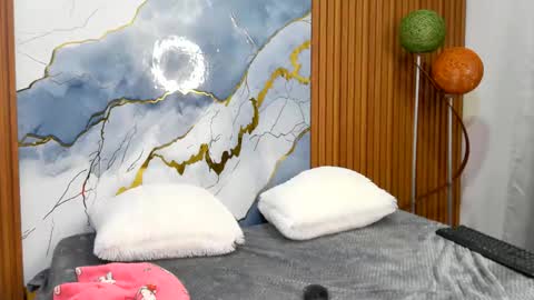 zulemapiel online show from May 25, 11:55 pm