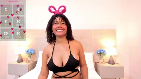 Zuri Smith online show from May 30, 11:29 am