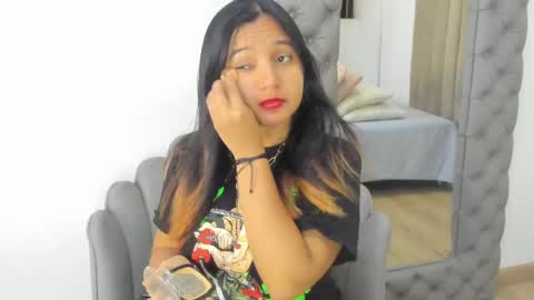 Im Zusan My schedule is from 1030pm to 430 am colombian time online show from April 27, 2:20 am