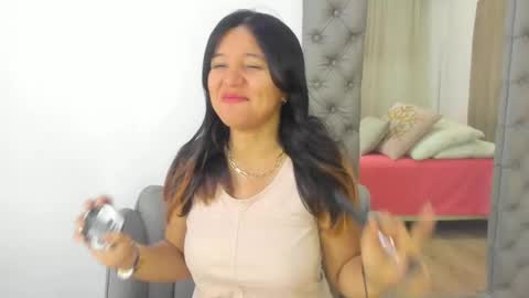 Im Zusan My schedule is from 1030pm to 430 am colombian time online show from May 11, 3:01 am