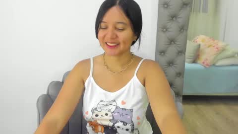 Im Zusan My schedule is from 1030pm to 430 am colombian time online show from May 12, 3:03 am
