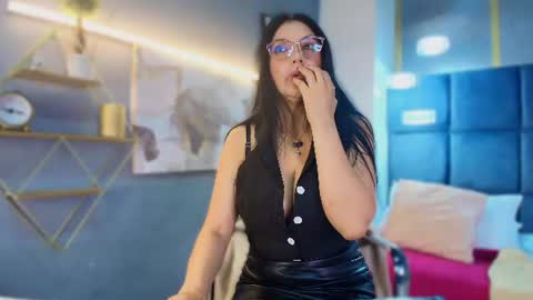 Zuzana21 online show from June 12, 1:10 pm