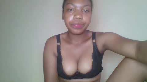 zyraelle_01 online show from April 18, 8:18 am