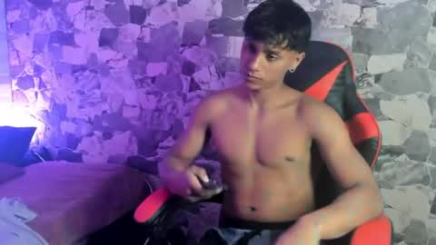 zyzz_1812 online show from April 17, 5:32 am