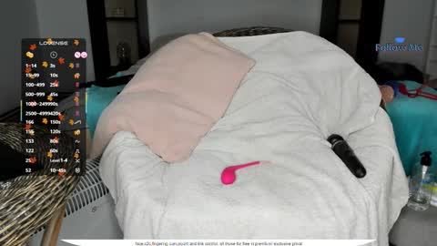 Snapshot of zzzbutterflyxxx chatting on October 24, 10:00 am Miss Carla online show from October 24, 10:00 am