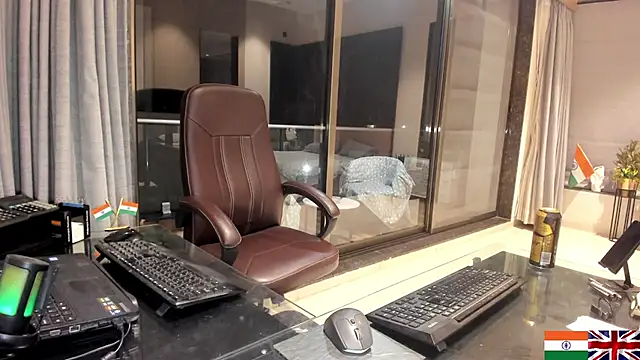 OnlineBossUK online show from February 8, 9:25 pm