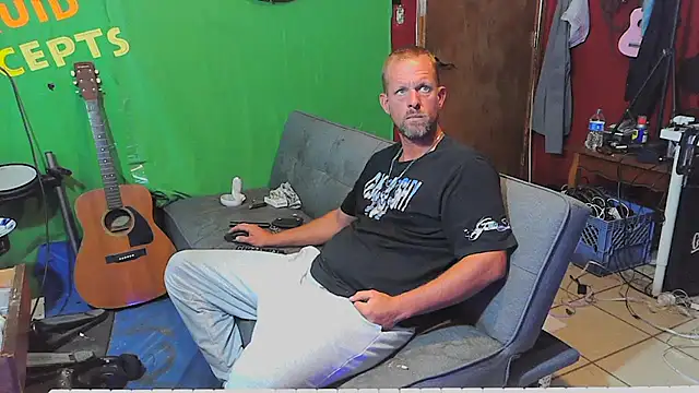 Snapshot of ssbawler chatting on April 5, 11:51 am ssbawler online show from April 5, 11:51 am