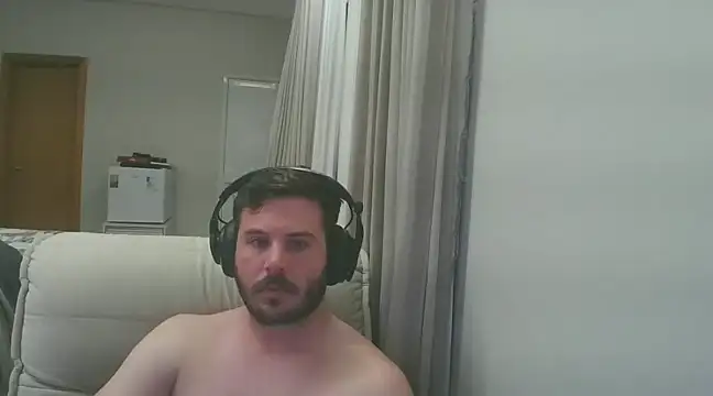 Snapshot of xk90072 chatting on December 10, 3:20 am xk90072 online show from December 10, 3:20 am