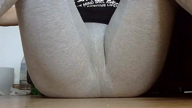 Squirtlady38 online show from September 29, 12:54 pm