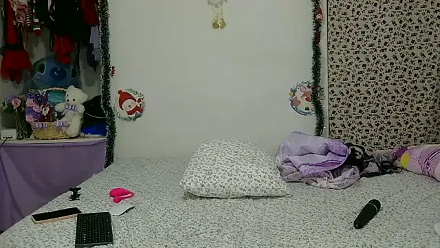 carolhot23 online show from December 9, 4:23 am