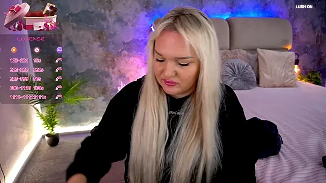 Snapshot of MissyMartinez chatting on November 15, 8:33 am MissyMartinez online show from November 15, 8:33 am