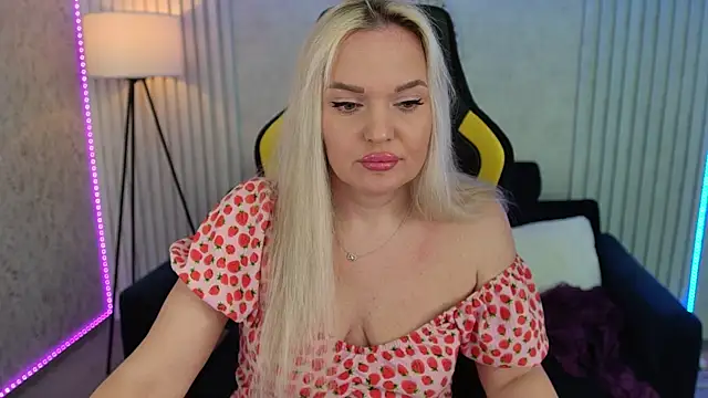 Snapshot of MissyMartinez chatting on April 14, 7:14 am MissyMartinez online show from April 14, 7:14 am
