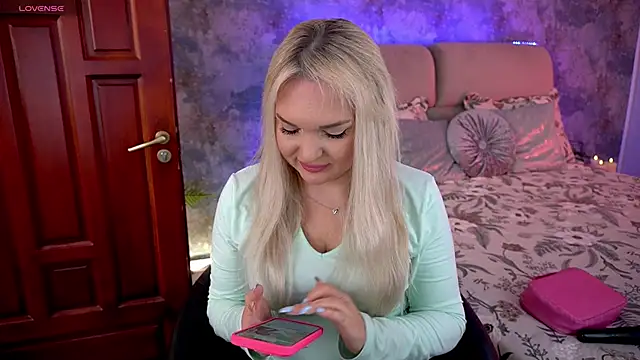 Snapshot of MissyMartinez chatting on April 28, 7:35 am MissyMartinez online show from April 28, 7:35 am