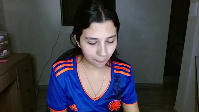 mia  lopez  online show from June 18, 4:35 am