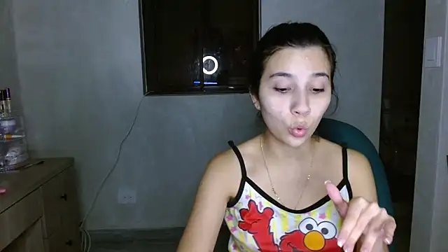 mia  lopez  online show from June 25, 3:50 am