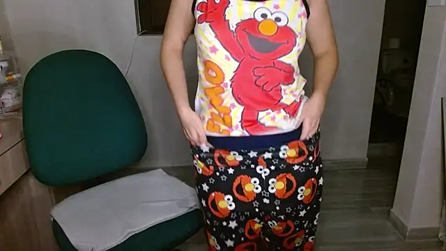 mia  lopez  online show from June 26, 2:49 am