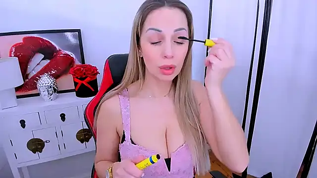 Snapshot of PamelaFlowers chatting on March 3, 6:37 am PamelaFlowers online show from March 3, 6:37 am