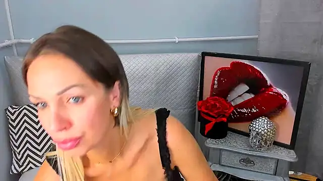 Snapshot of PamelaFlowers chatting on September 11, 8:20 pm PamelaFlowers online show from September 11, 8:20 pm