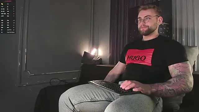 Snapshot of WayneWilson chatting on October 25, 4:53 am WayneWilson online show from October 25, 4:53 am