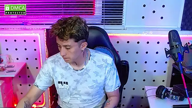 Darko0717 online show from October 14, 1:56 pm