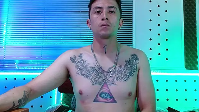 Darko0717 online show from May 20, 3:29 pm