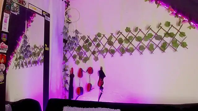 Snapshot of Cata_green chatting on December 9, 10:20 pm Cata green online show from December 9, 10:20 pm