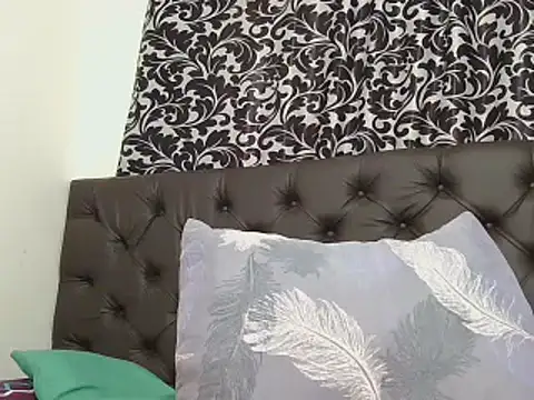 sluttylaura21 online show from February 16, 1:38 pm
