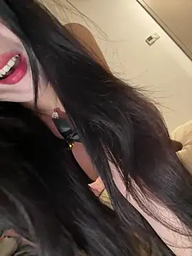 Snapshot of Serena-AU chatting on April 21, 3:28 pm Serena-AU online show from April 21, 3:28 pm