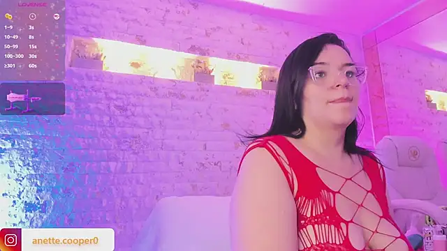 Snapshot of anette_cooper chatting on February 19, 4:01 am anette cooper online show from February 19, 4:01 am