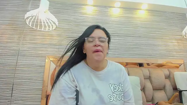 Snapshot of anette_cooper chatting on October 31, 4:02 am anette cooper online show from October 31, 4:02 am