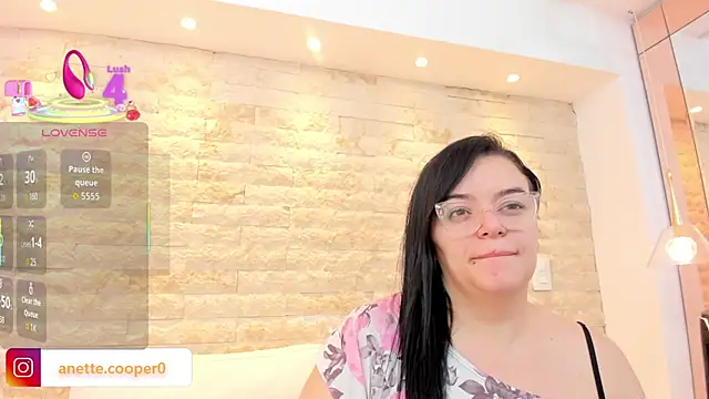 Snapshot of anette_cooper chatting on December 3, 3:36 am anette cooper online show from December 3, 3:36 am